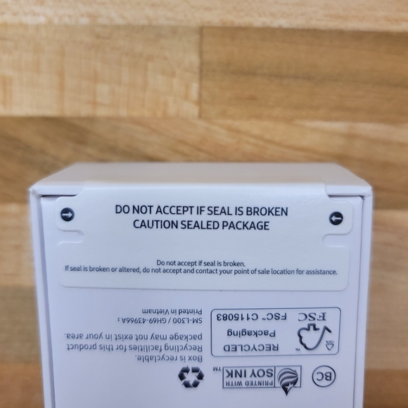 New in box - Galaxy Watch7 - 40mm - Picture 3 of 3